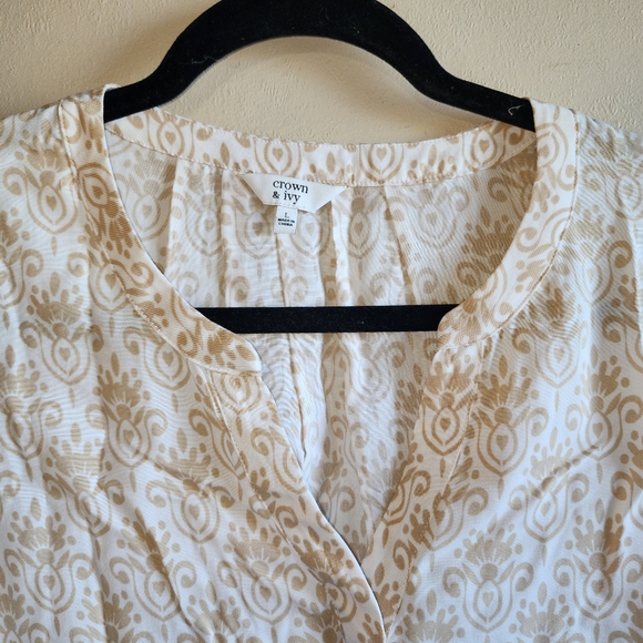 Crown Ivy Woman's tank top with button front V-neck Crown - Picture 8 of 10